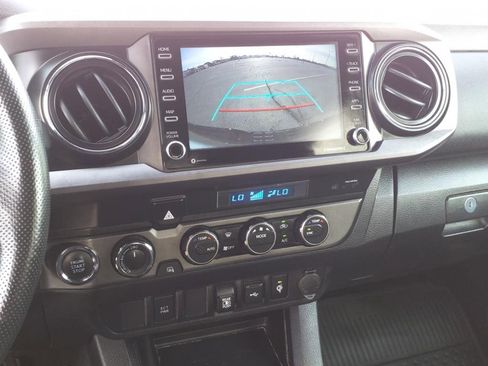 Used 2022 Toyota Tacoma TRD Off-Road image 10