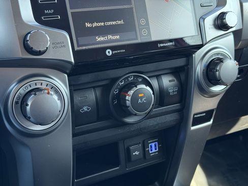 Used 2022 Toyota 4Runner SR5 Premium image 32