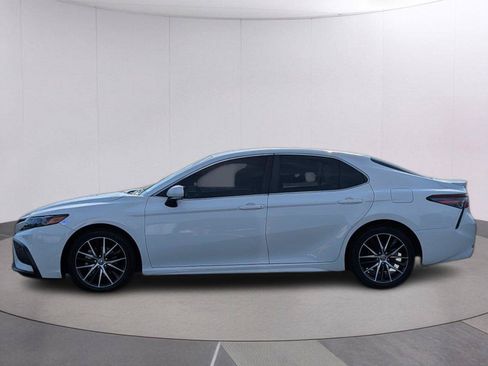 Used 2023 Toyota Camry SE FWD image 2