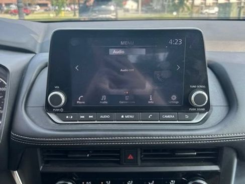 Used 2024 Nissan Rogue S AWD/4WD image 10