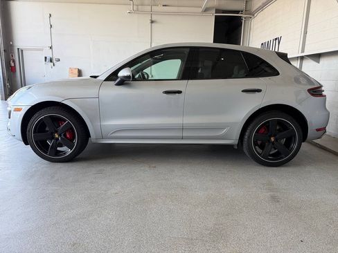 Used 2018 Porsche Macan Turbo AWD/4WD image 9
