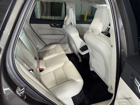 Used 2021 Volvo XC60 T5 Inscription AWD/4WD image 14