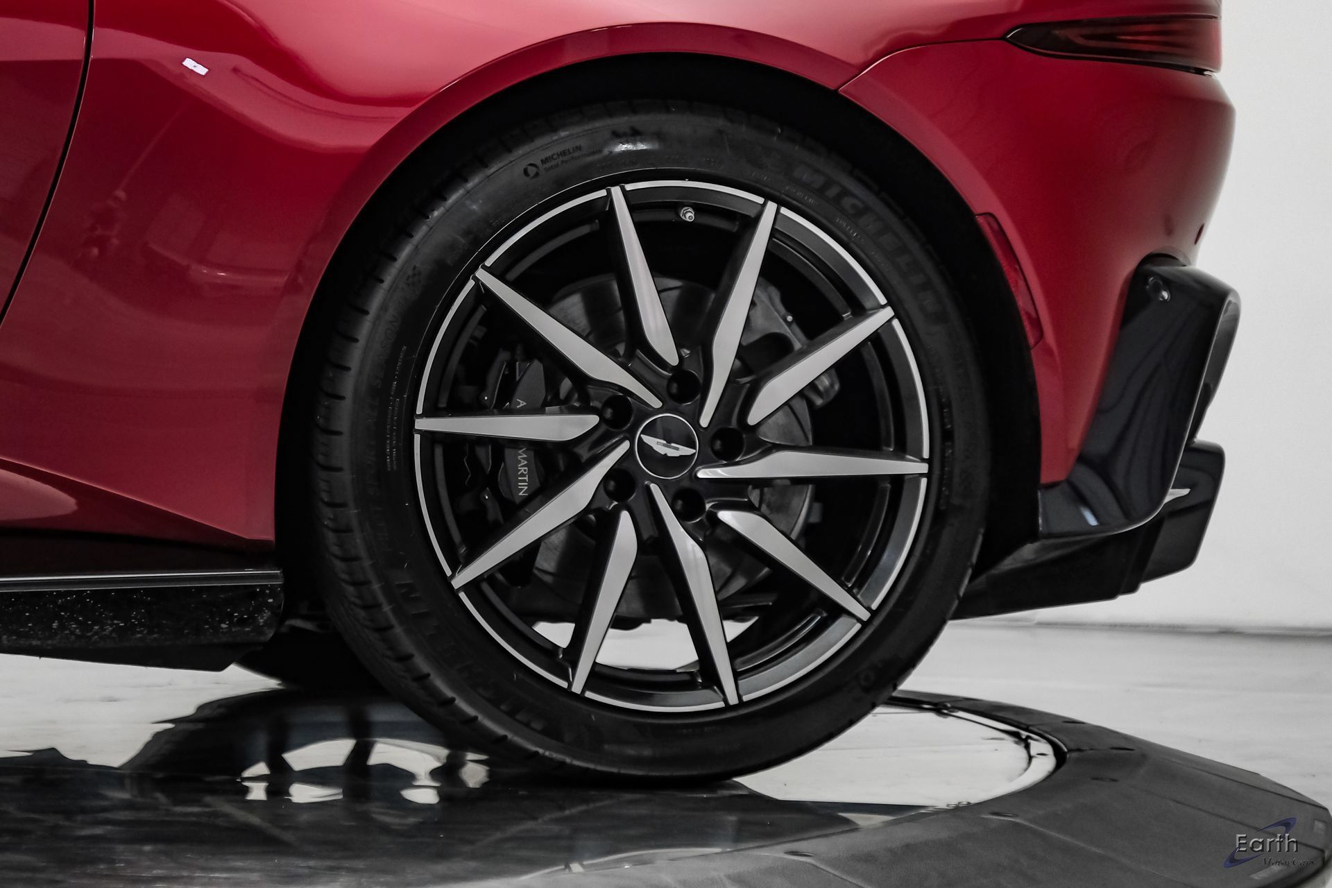 Used 2019 Aston Martin V8 Vantage Coupe RWD image 94