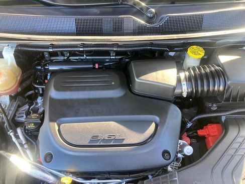 Used 2019 Chrysler Pacifica Touring-L Plus w/ Advanced Safetytec Group image 19