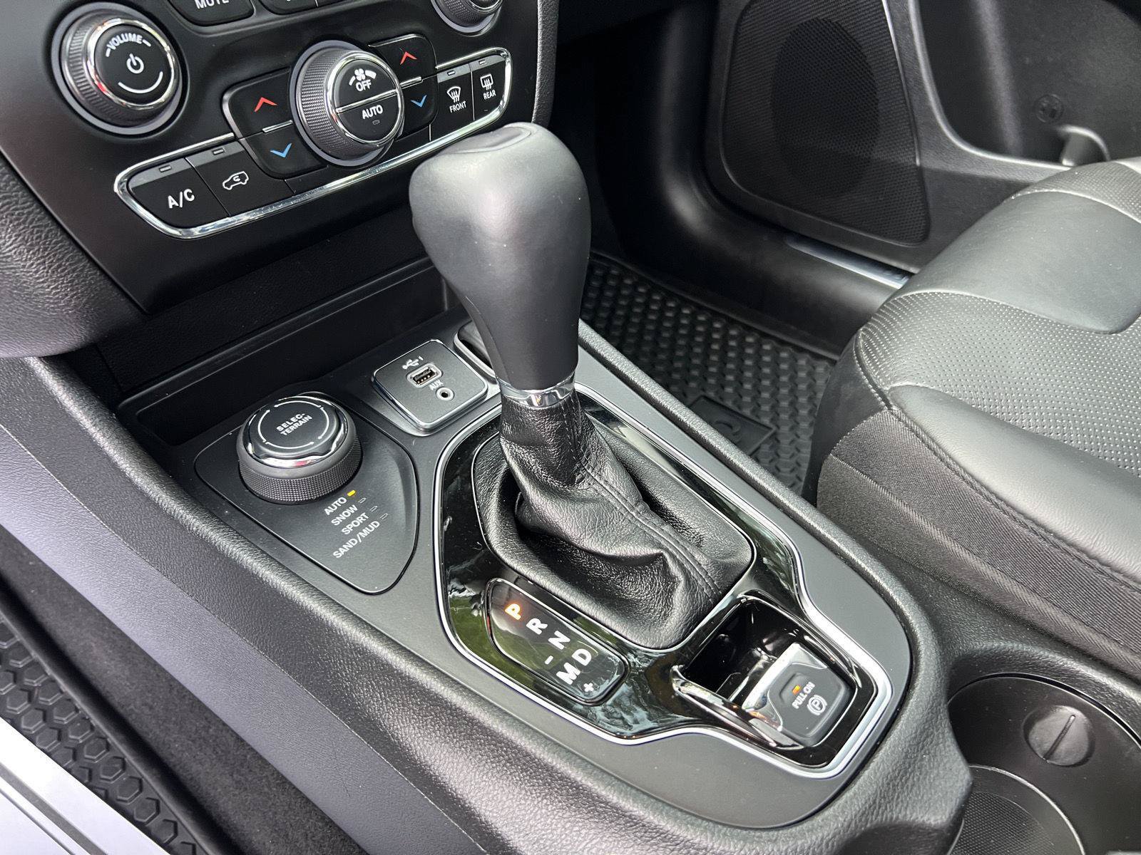Used 2020 Jeep Cherokee Limited AWD/4WD image 30