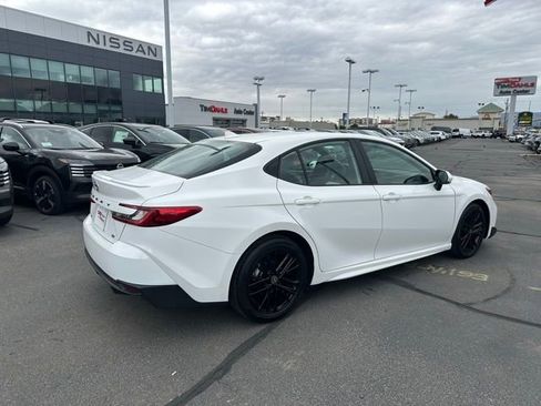 Used 2026 Toyota Camry SE FWD image 12