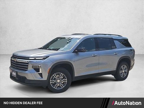 Used 2026 Chevrolet Traverse LT FWD image 1