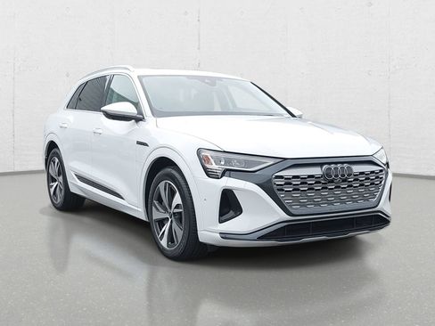 Used 2024 Audi Q8 e-tron Premium Plus w/ Premium Plus Package AWD/4WD image 3