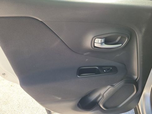 Used 2021 Jeep Renegade Latitude image 17