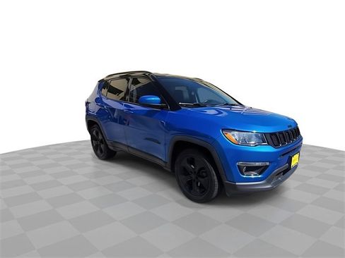 Used 2021 Jeep Compass Latitude image 2