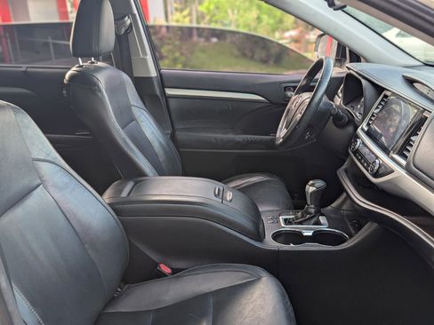 Used 2014 Toyota Highlander XLE FWD image 24