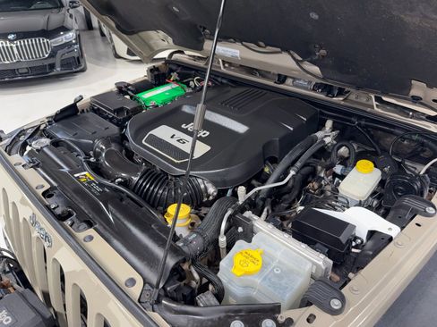 Used 2018 Jeep Wrangler Rubicon w/ Power Convenience Group image 45