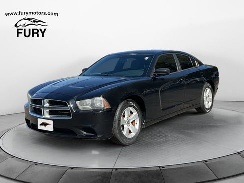 Used 2014 Dodge Charger SE RWD image 7