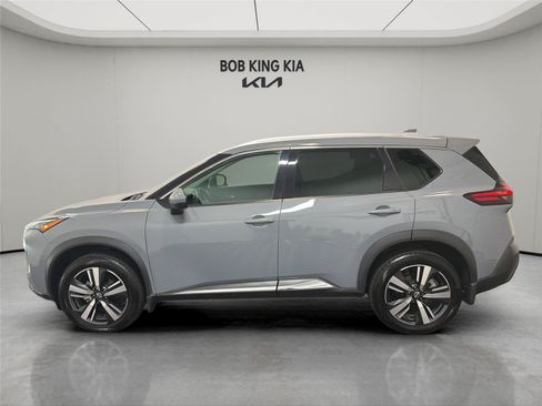 Used 2022 Nissan Rogue SL FWD image 2