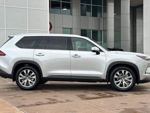 Certified 2024 Toyota Grand Highlander Limited image 3