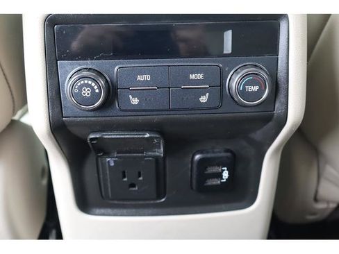 Used 2017 GMC Acadia Denali w/ Technology Package FWD image 11