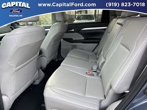 Used 2019 Toyota Highlander XLE image 15