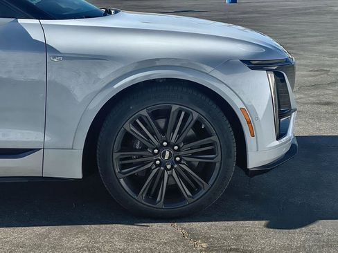 New 2026 Cadillac Lyriq V w/ Exterior Carbon Fiber Package image 39