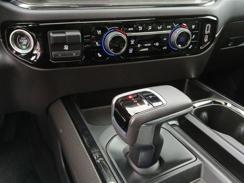 Used 2022 Chevrolet Silverado 1500 ZR2 w/ Technology Package image 16