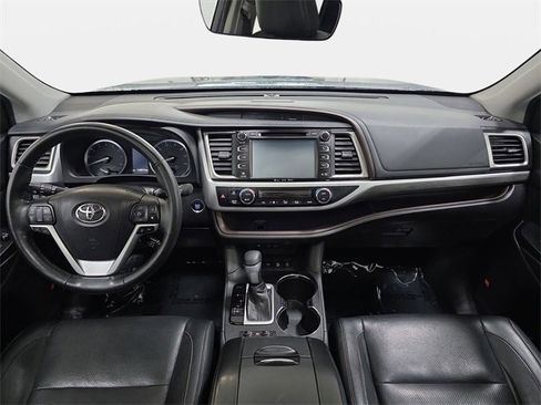 Used 2017 Toyota Highlander Limited Platinum image 10