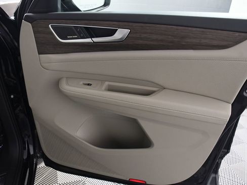 Used 2025 Volkswagen Atlas SEL Premium R-Line image 18