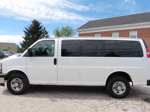 Used 2017 Chevrolet Express 3500 RWD image 19