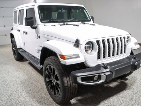 Used 2021 Jeep Wrangler Unlimited Sahara w/ Cold Weather Group image 5