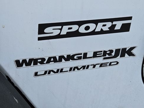 Used 2018 Jeep Wrangler Unlimited Sport AWD/4WD image 16