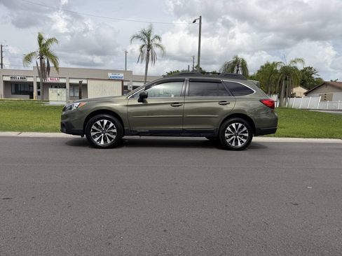 Used 2017 Subaru Outback 2.5i Limited AWD/4WD image 7