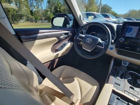 Used 2022 Toyota Highlander Platinum FWD image 7