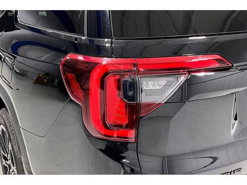 Used 2023 GMC Acadia SLT w/ Elevation Edition FWD image 30