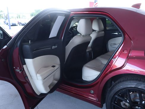 Used 2017 Chrysler 300 C w/ Light Group image 30