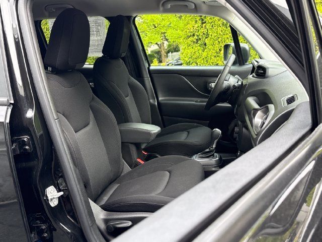 Used 2023 Jeep Renegade Latitude AWD/4WD image 26