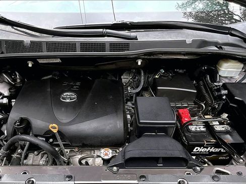 Used 2019 Toyota Sienna XLE w/ XLE Navigation Package image 27