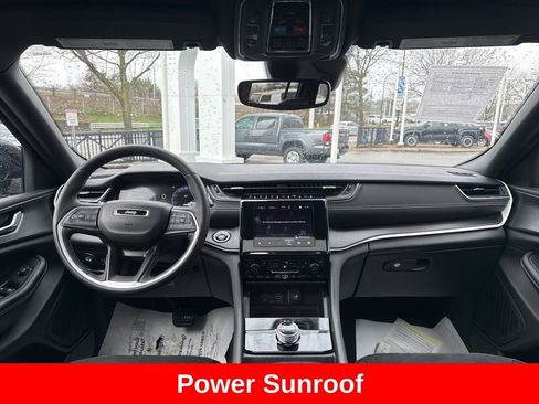 Used 2023 Jeep Grand Cherokee Altitude image 18