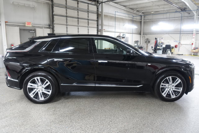 Used 2024 Cadillac Lyriq Tech AWD/4WD image 8