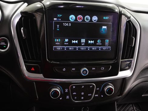 Used 2018 Chevrolet Traverse LT image 24