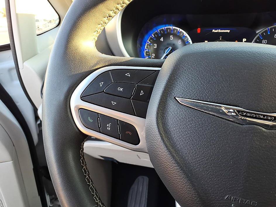 Used 2023 Chrysler Pacifica Touring-L FWD image 25