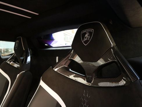 Used 2023 Lamborghini Huracan Tecnica RWD image 21