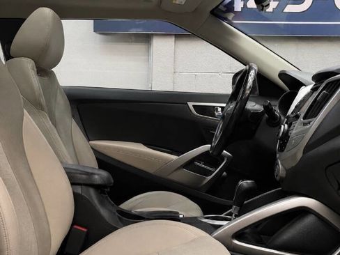Used 2013 Hyundai Veloster w/ Tech Pkg FWD image 9