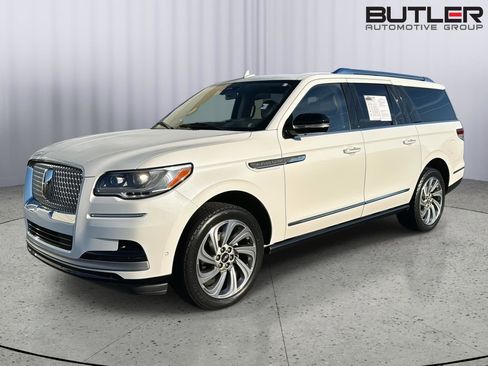 Used 2022 Lincoln Navigator L Reserve image 2