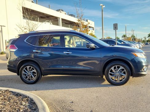 Used 2016 Nissan Rogue SL image 2