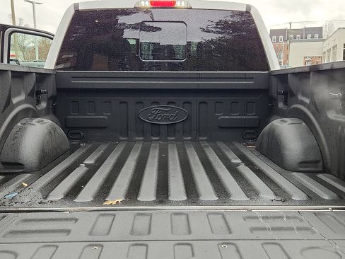 Used 2015 Ford F150 Platinum w/ Equipment Group 701A Luxury image 31