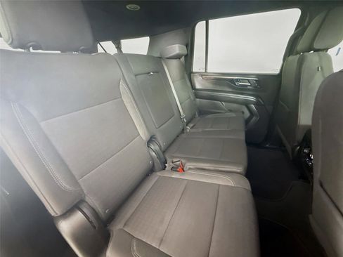 Used 2025 Chevrolet Suburban LS RWD image 20