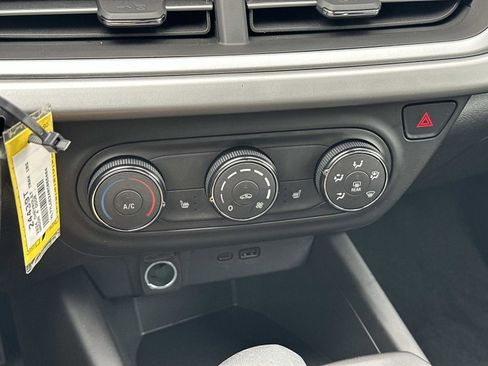 Certified 2024 Chevrolet Trax RS w/ Driver Confidence Package image 28