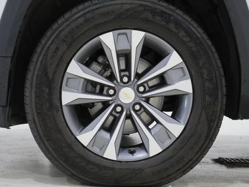 Used 2025 Chevrolet Equinox LT FWD image 9