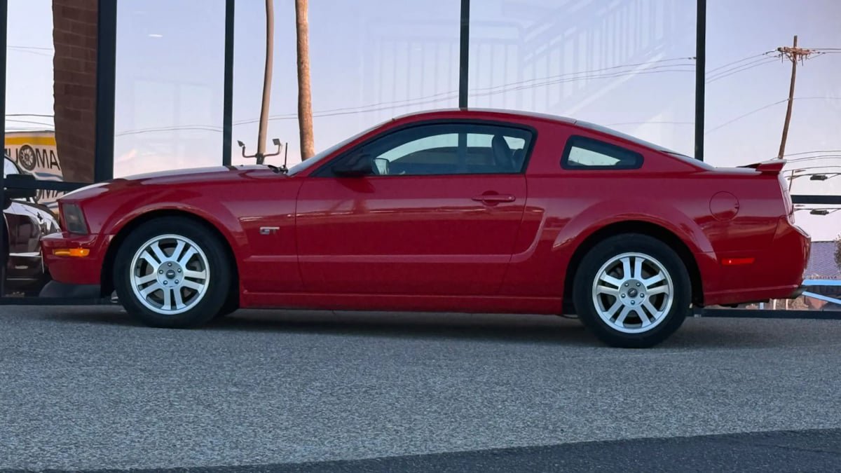 Used 2005 Ford Mustang GT Premium RWD image 5