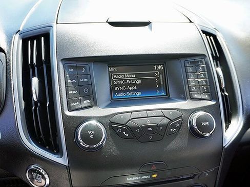 Used 2018 Ford Edge SE image 27