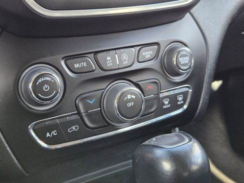 Used 2022 Jeep Cherokee Latitude image 15