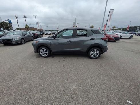 New 2025 Nissan Kicks Play S FWD image 6